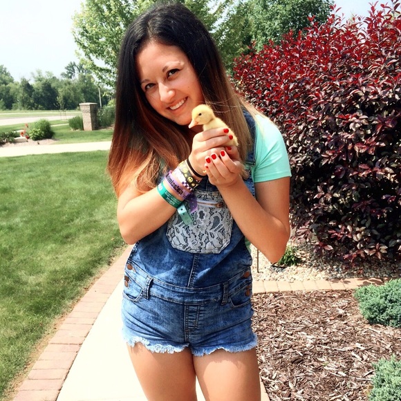 Meet your Posher, Haley! - Picture 4 of 4