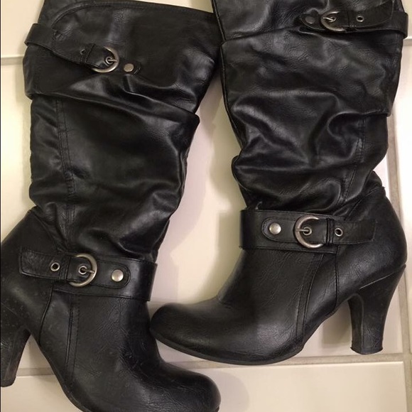 Black leather boots size 6