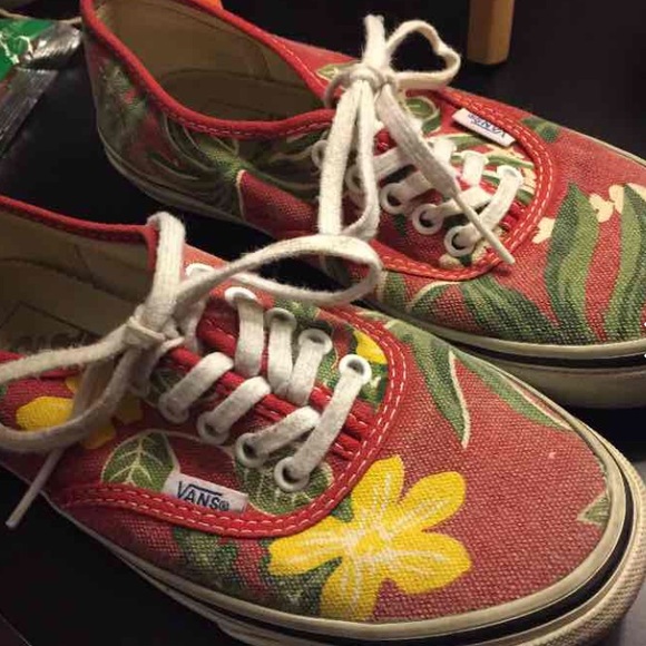 Vans - Picture 1 of 4
