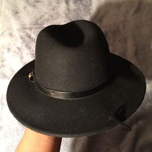 BLACK FEDORA FELT HAT