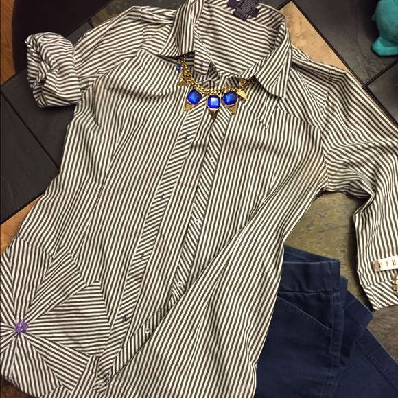 ✨✨ stripped navy blue and white button up shirt ✨✨