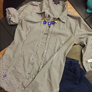 ✨✨ stripped navy blue and white button up shirt ✨✨
