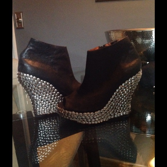 Jeffery Campell Silver Tack wedges..BNWOT - Picture 2 of 3