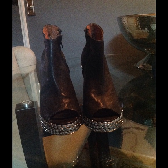 Jeffery Campell Silver Tack wedges..BNWOT - Picture 3 of 3