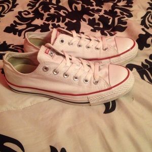 Size 8 - white converse