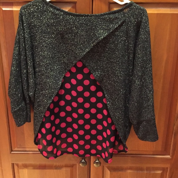 Womens top. - Picture 2 of 2