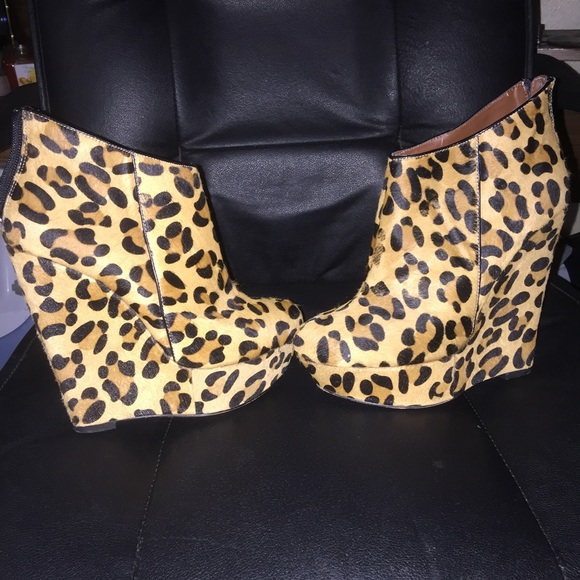 Bebe "Charlotte" leopard print booties size 8 - Picture 3 of 4