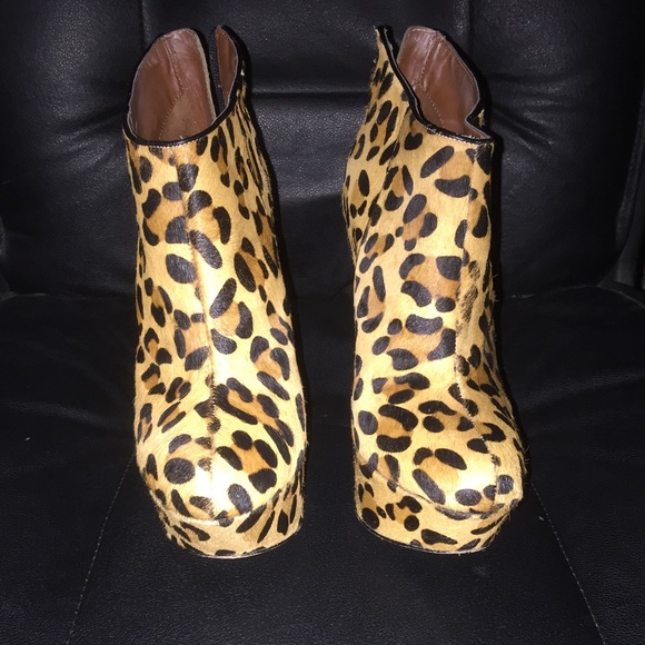 Bebe "Charlotte" leopard print booties size 8 - Picture 4 of 4