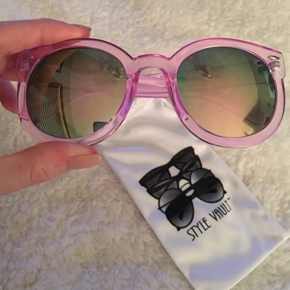 Pink framed sunglasses, green reflective lenses - Picture 3 of 4