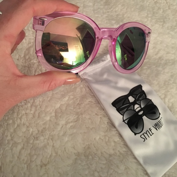Pink framed sunglasses, green reflective lenses - Picture 4 of 4
