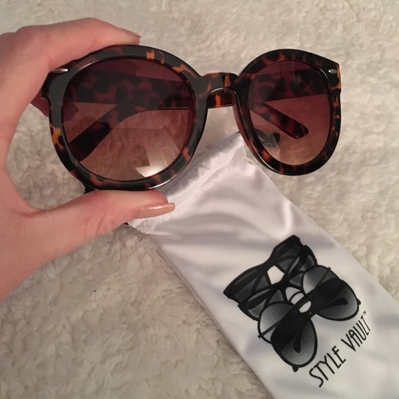 Brown turtle shell sunglasses, brown lenses - Picture 2 of 4