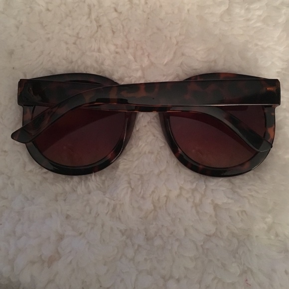 Brown turtle shell sunglasses, brown lenses - Picture 4 of 4