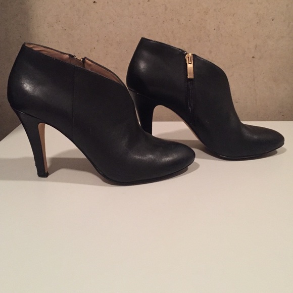 Banana Republic Black Ankle Booties Heels 7.5