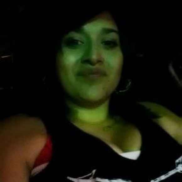 Meet your Posher, Lina