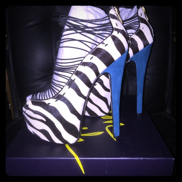 London Trash Zebra Print crush heels size 8