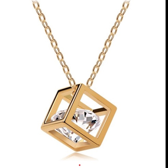#closetcrush Jewelry - Cute square necklace