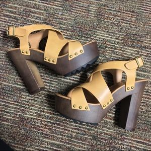 Brand new Carmel/beige strappy chunky wood heels