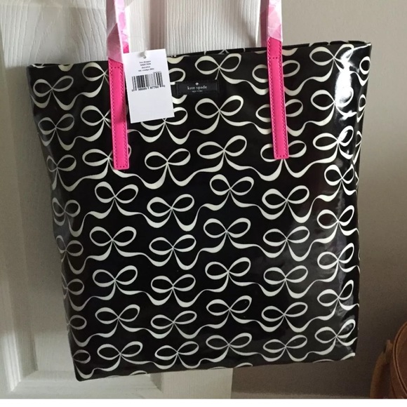 kate spade Handbags - Kate Spade Bon Shopper day cation