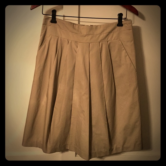 Banana Republic beige pleaded skirt