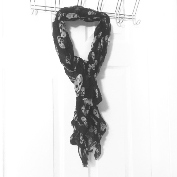 Black & White skull scarf