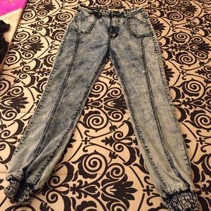 Stone wash jogger jeans