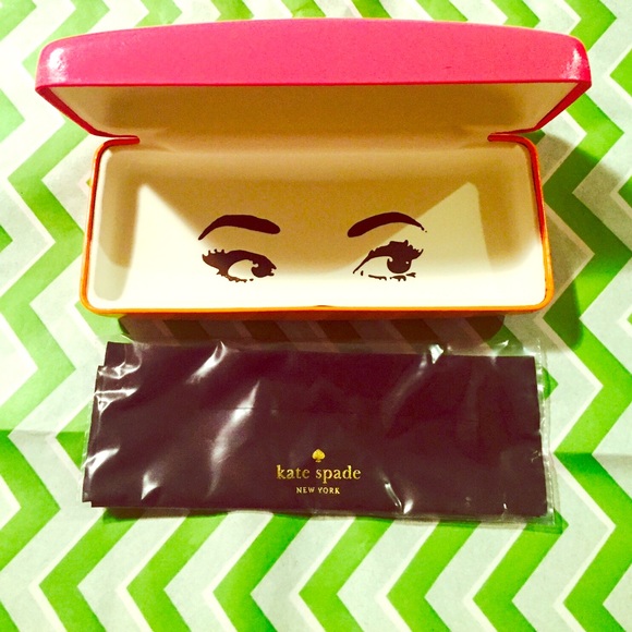 kate spade Accessories - 💥FLASH SALE💥 kate spade♠️pink sunglasses case ♠️