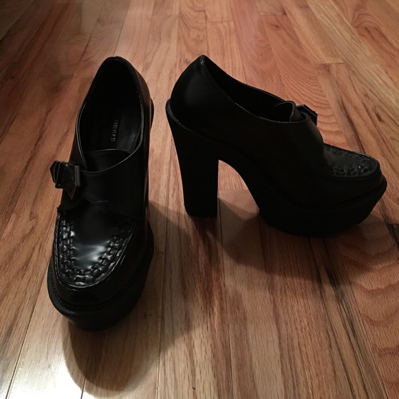 F21- Black Platform Heels