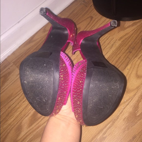 Hot Pink Bakers Heels! 👠👠 - Picture 3 of 4