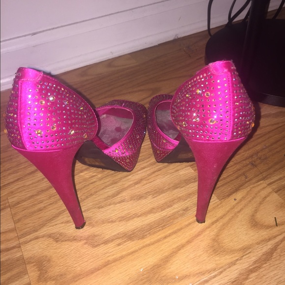 Hot Pink Bakers Heels! 👠👠 - Picture 4 of 4