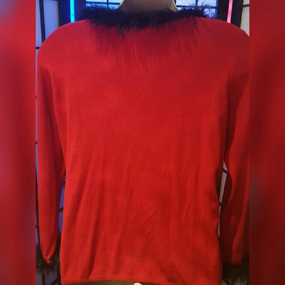WOMENS SWEATER~SEXY RED KNIT~BLACK FEATHER TRIM~1X~NWOT~ππChristmas Presentπ - Picture 2 of 4