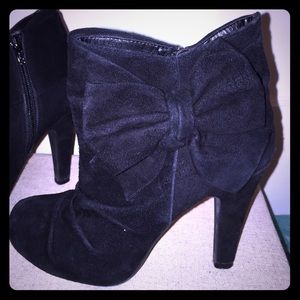 Gianni Bini suede booties, size 6.5