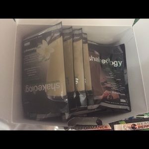 12 packets of chocolate and vanilla shakeology
