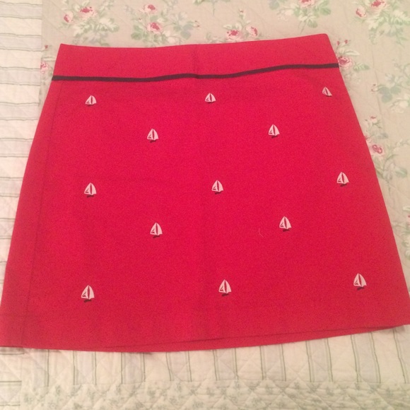 This is a red and navy sailboat skirt