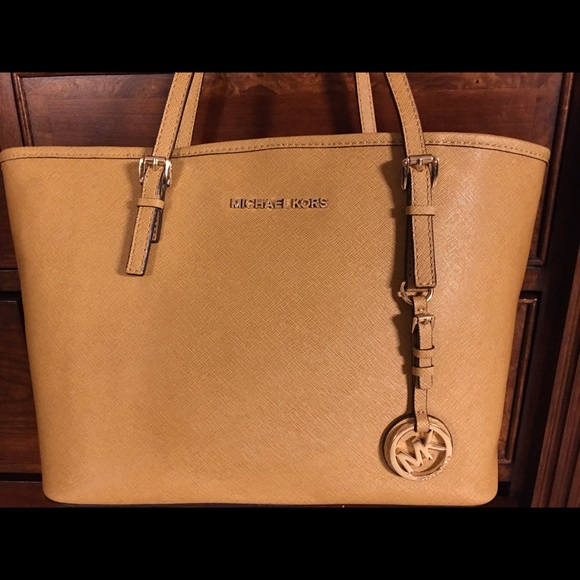 Michael Kors Handbags - Michael kors purse