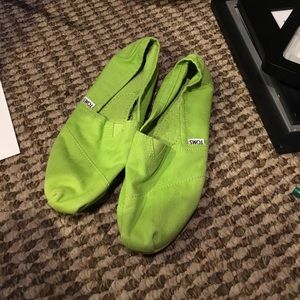 Size 9 lime green TOMS
