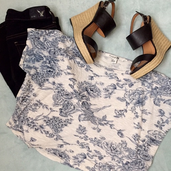 Forever 21 Floral crop top