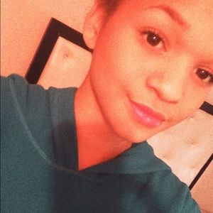 Meet your Posher, Kenializ