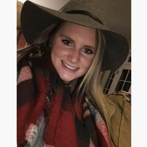 Meet your Posher, Lauren