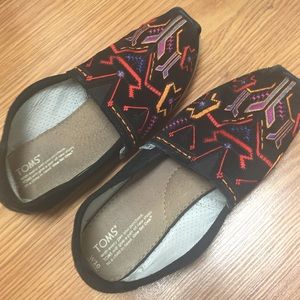 Women's tribal toms
