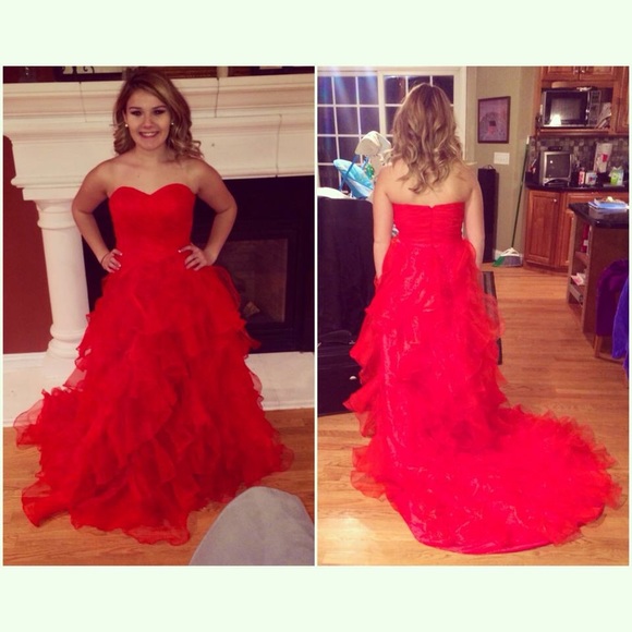 One of a kind red dress - Picture 3 of 3