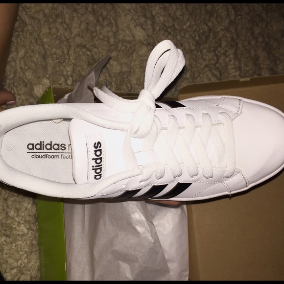 ❌SOLD on Ⓜ️ercari - NWT! Adidas Women Sneakers - Picture 3 of 4