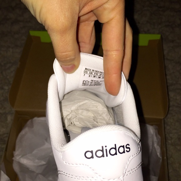 ❌SOLD on Ⓜ️ercari - NWT! Adidas Women Sneakers - Picture 4 of 4