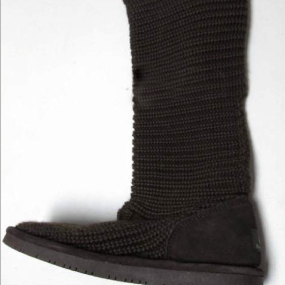 BearPaw Sweater Boots Like New - Picture 2 of 4