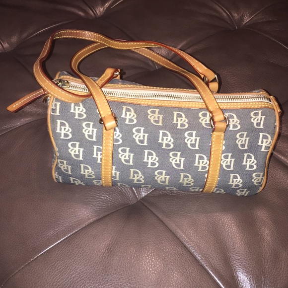 Dooney & Bourke Handbags - Dooney & Bourke Signature Bag