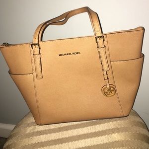 Michael Kors Jet Set Top Zip