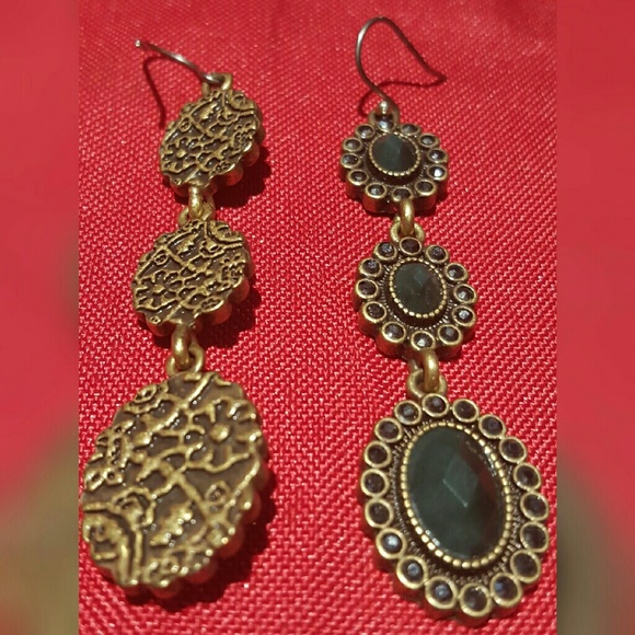 🆕️BEAUTIFUL TRIPLE TIER CHANDELIER EARRINGS - Picture 2 of 3