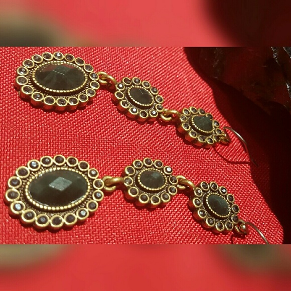 🆕️BEAUTIFUL TRIPLE TIER CHANDELIER EARRINGS - Picture 3 of 3