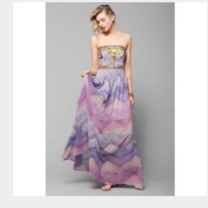 Amazing Treasure Trove Urban Outfitters maxi!