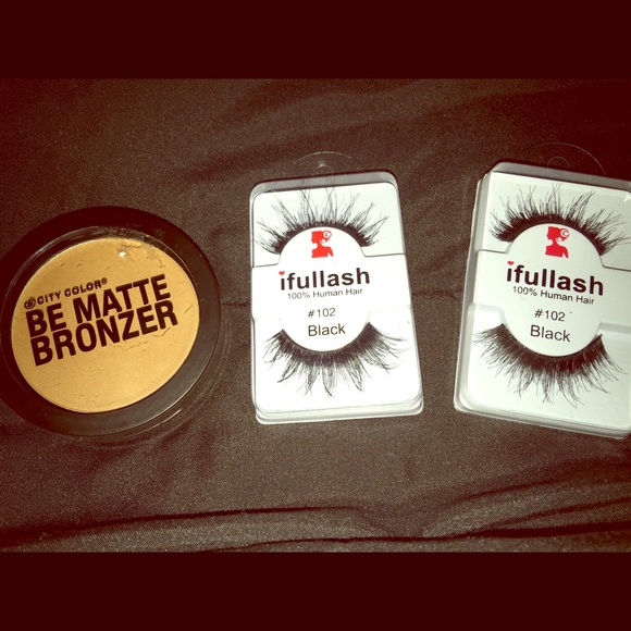 🎀 Blush & 2 sets of eyelashes 🎀