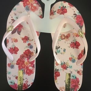 NWOT Aldo flip flops